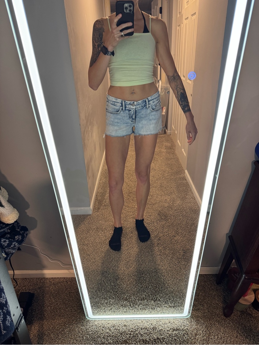 LIKE NEW Buckle Low Rise Shorts Size 28
